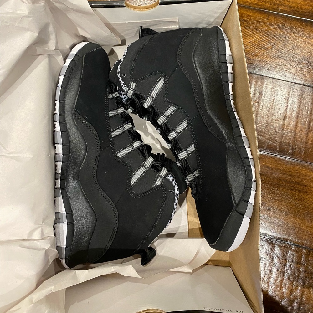 Brand New Never Worn Air Jordan Stealth 10 Size 6Y